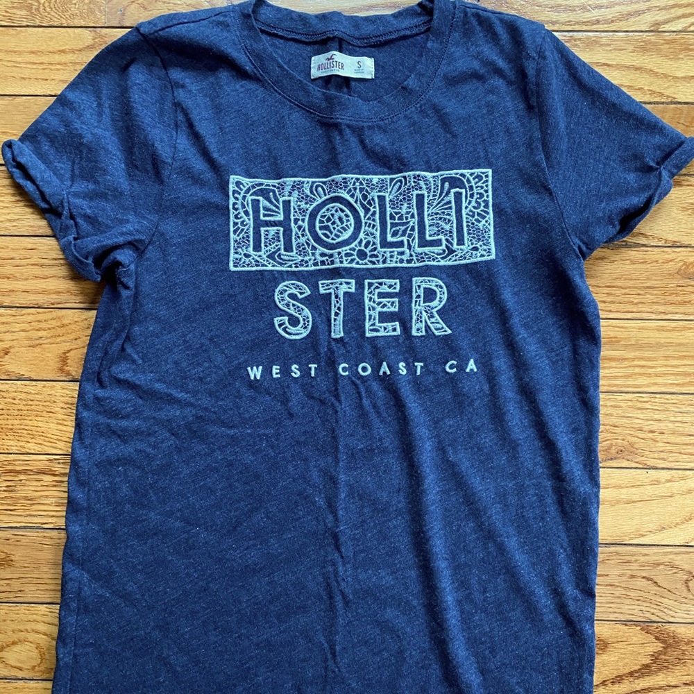 Hollister blue tee shirt